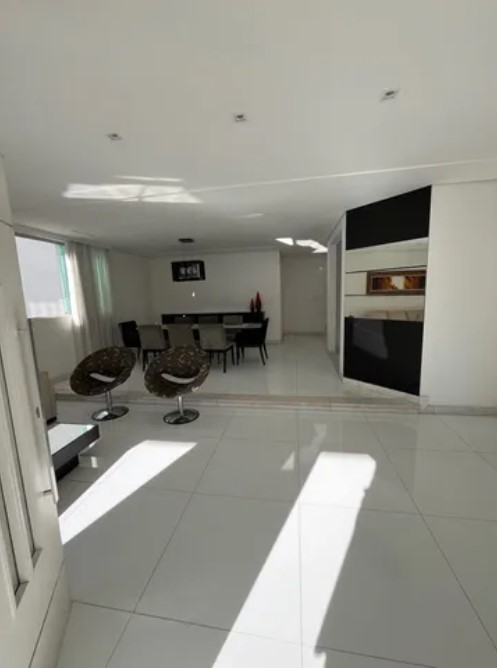 Casa à venda com 4 quartos, 378m² - Foto 2