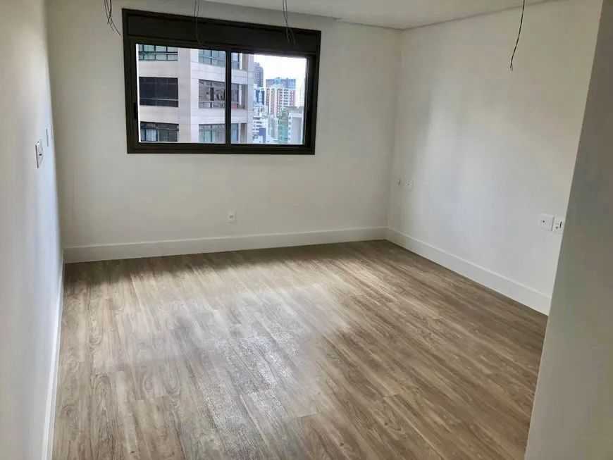 Apartamento à venda com 4 quartos, 187m² - Foto 6