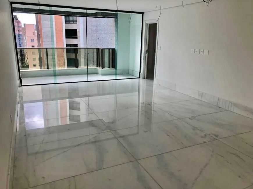 Apartamento à venda com 4 quartos, 187m² - Foto 1