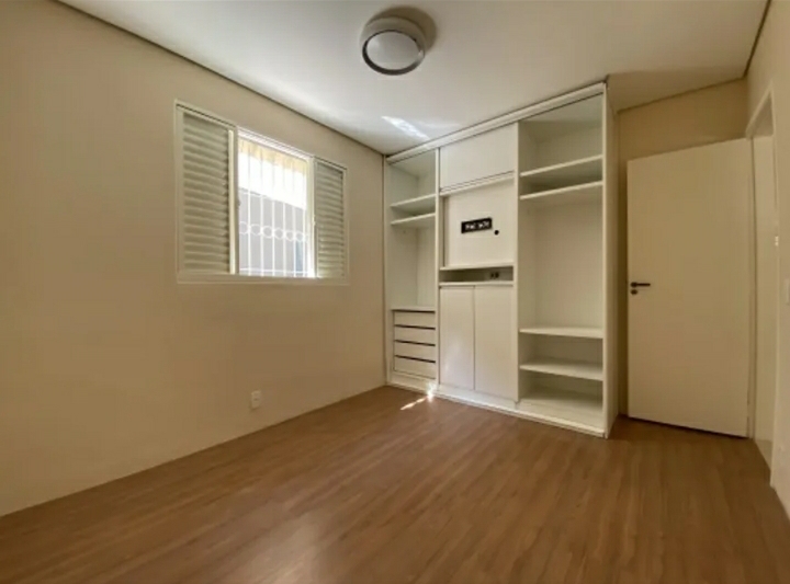 Casa à venda com 4 quartos, 112m² - Foto 4