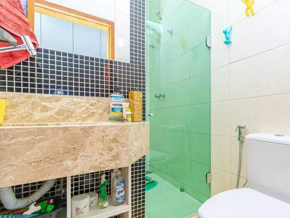 Casa de Condomínio à venda com 4 quartos, 246m² - Foto 5