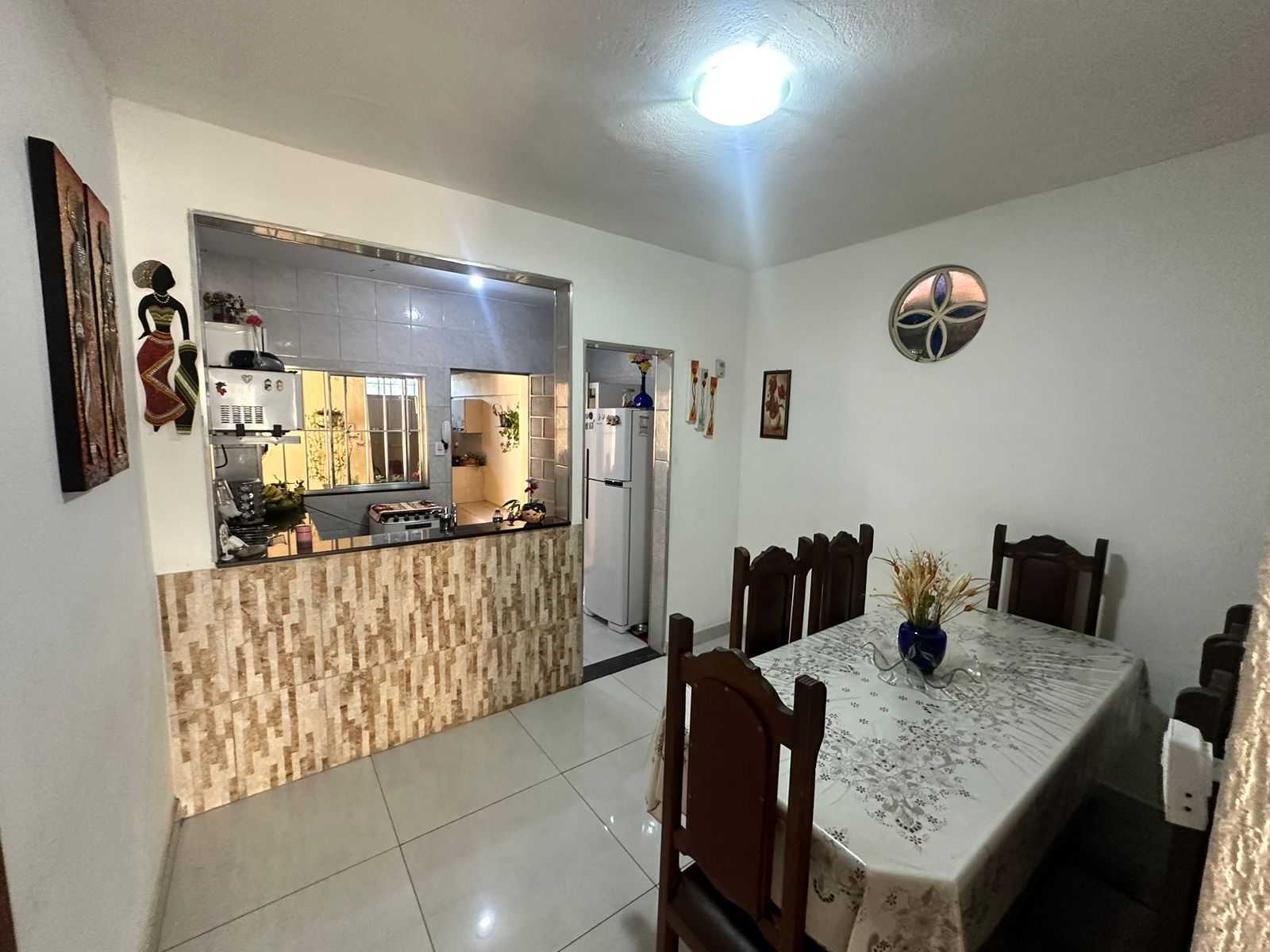 Casa à venda com 3 quartos, 220m² - Foto 1