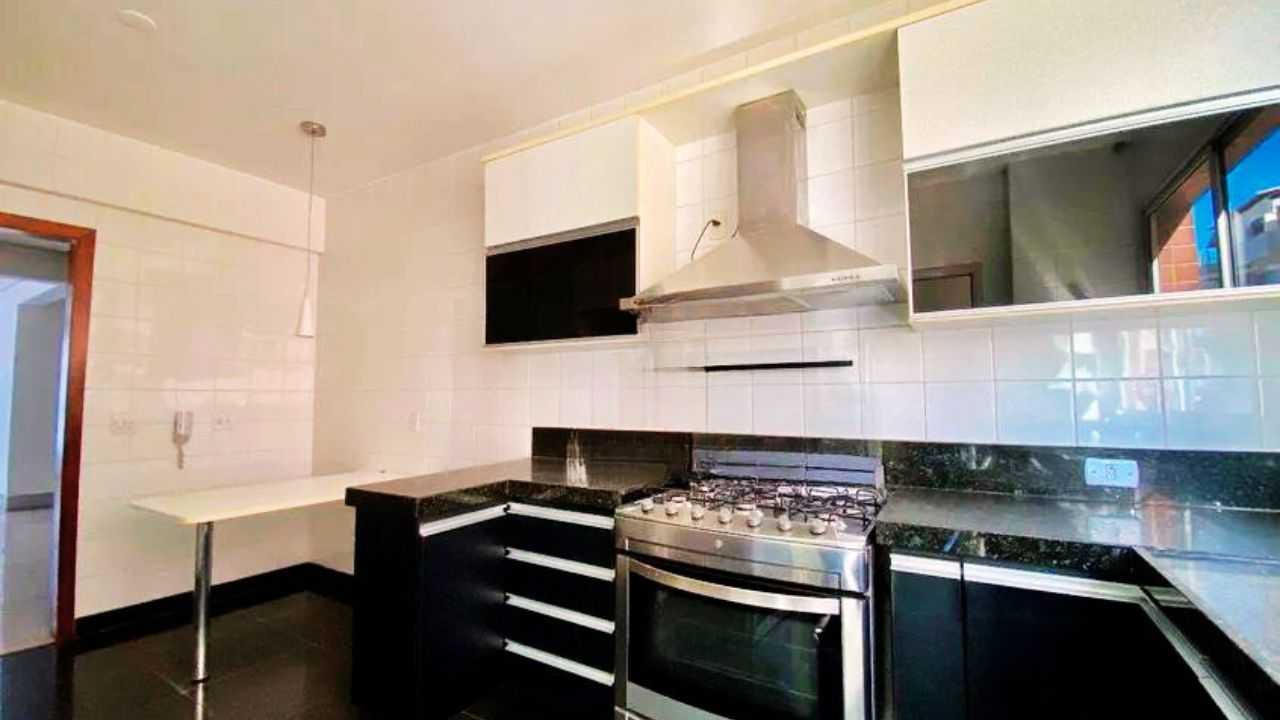 Apartamento à venda com 4 quartos, 160m² - Foto 8