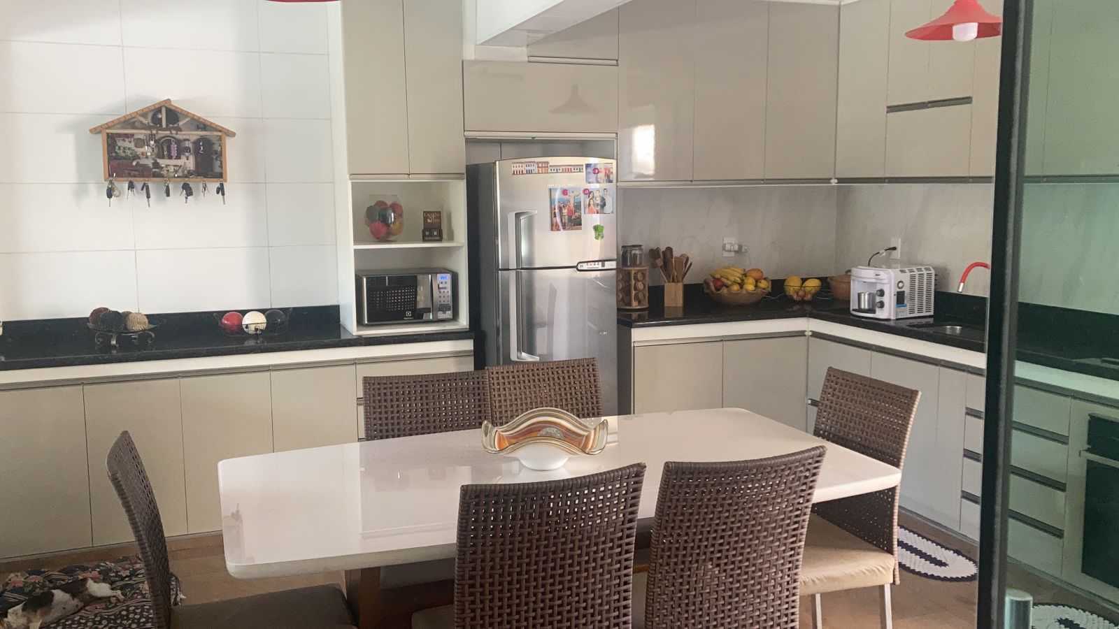 Apartamento à venda com 4 quartos, 150m² - Foto 3