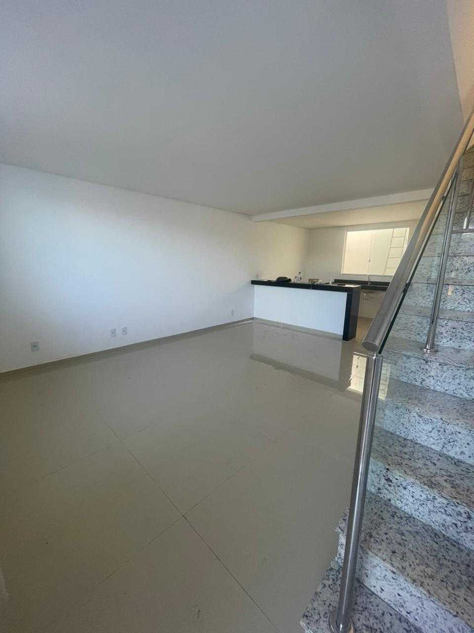 Casa à venda com 3 quartos, 78m² - Foto 2