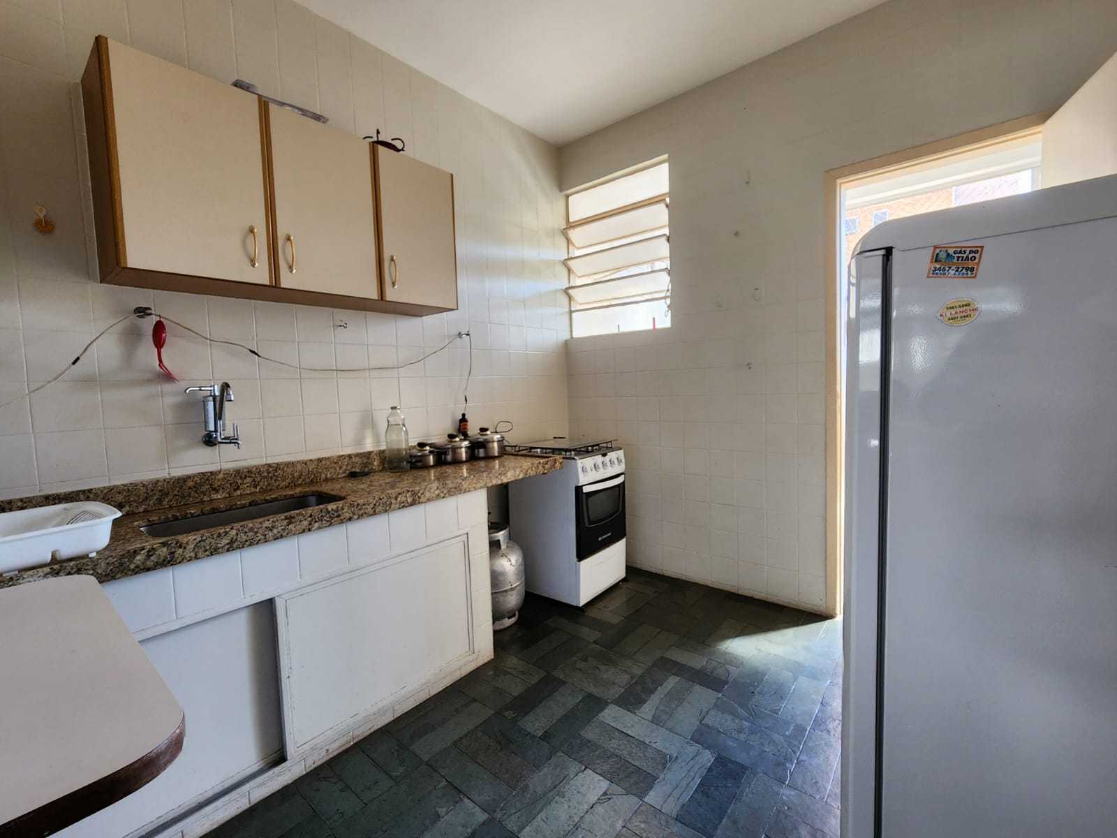 Apartamento para alugar com 3 quartos, 140m² - Foto 12