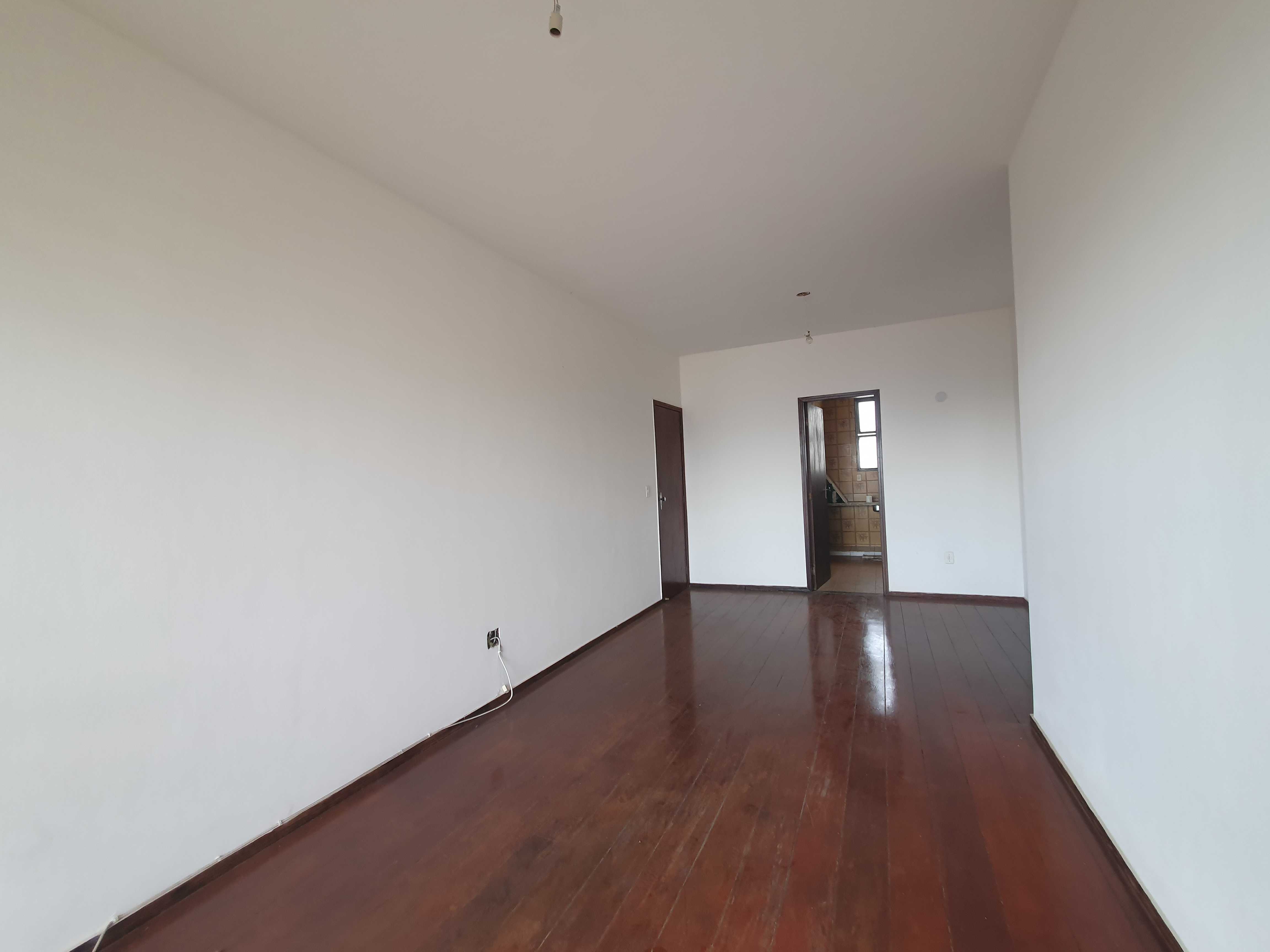 Apartamento à venda com 2 quartos, 70m² - Foto 2