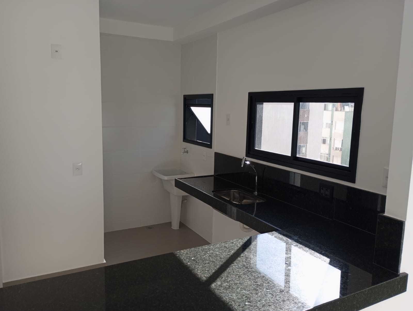 Apartamento à venda com 2 quartos, 61m² - Foto 1