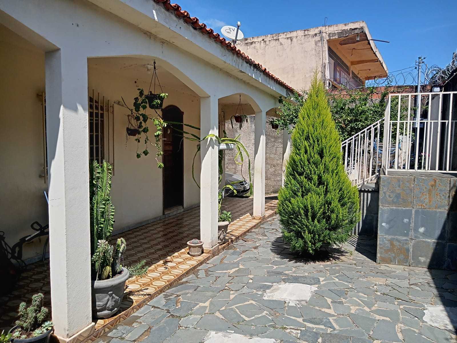 Casa à venda com 3 quartos, 119m² - Foto 1