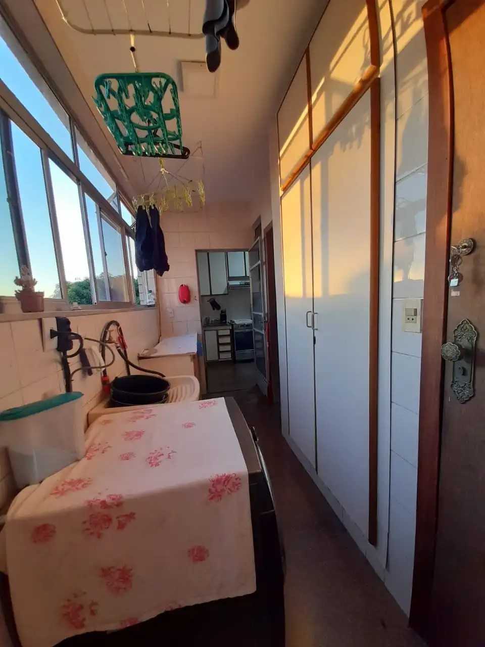 Apartamento à venda com 4 quartos, 130m² - Foto 2