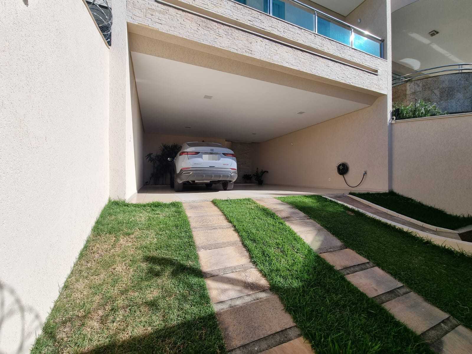 Casa à venda com 3 quartos, 269m² - Foto 1