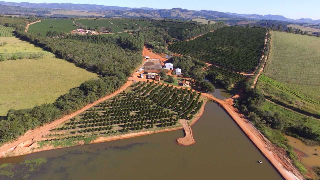 Chácara à venda com 3 quartos, 605000m² - Foto 1