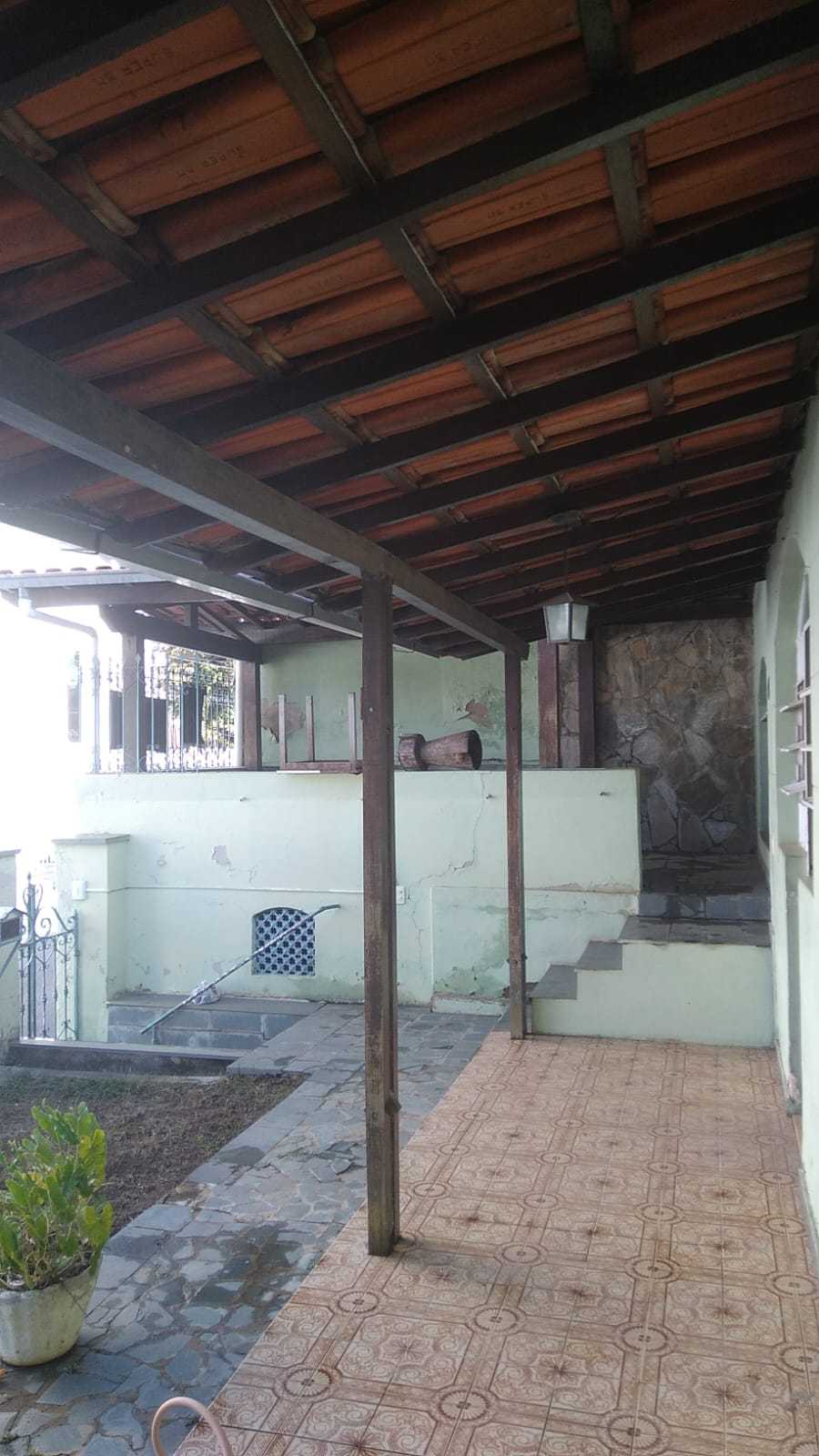 Casa à venda com 4 quartos, 150m² - Foto 1