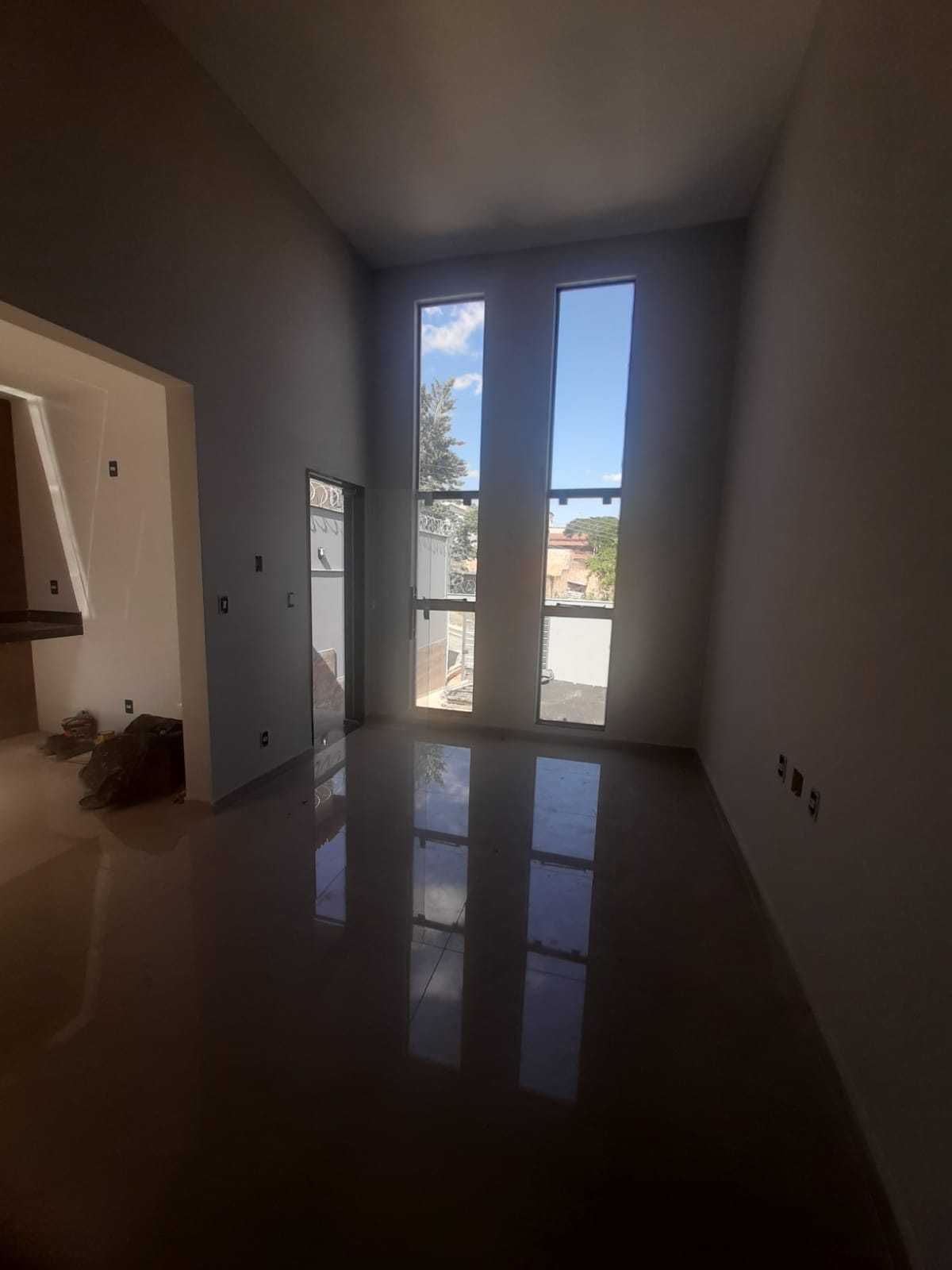 Casa à venda com 3 quartos, 95m² - Foto 2