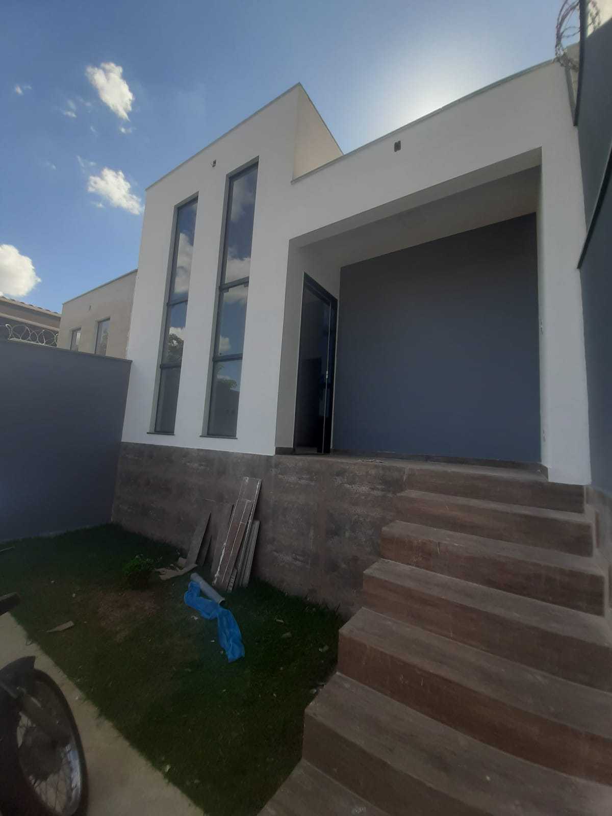 Casa à venda com 3 quartos, 95m² - Foto 1