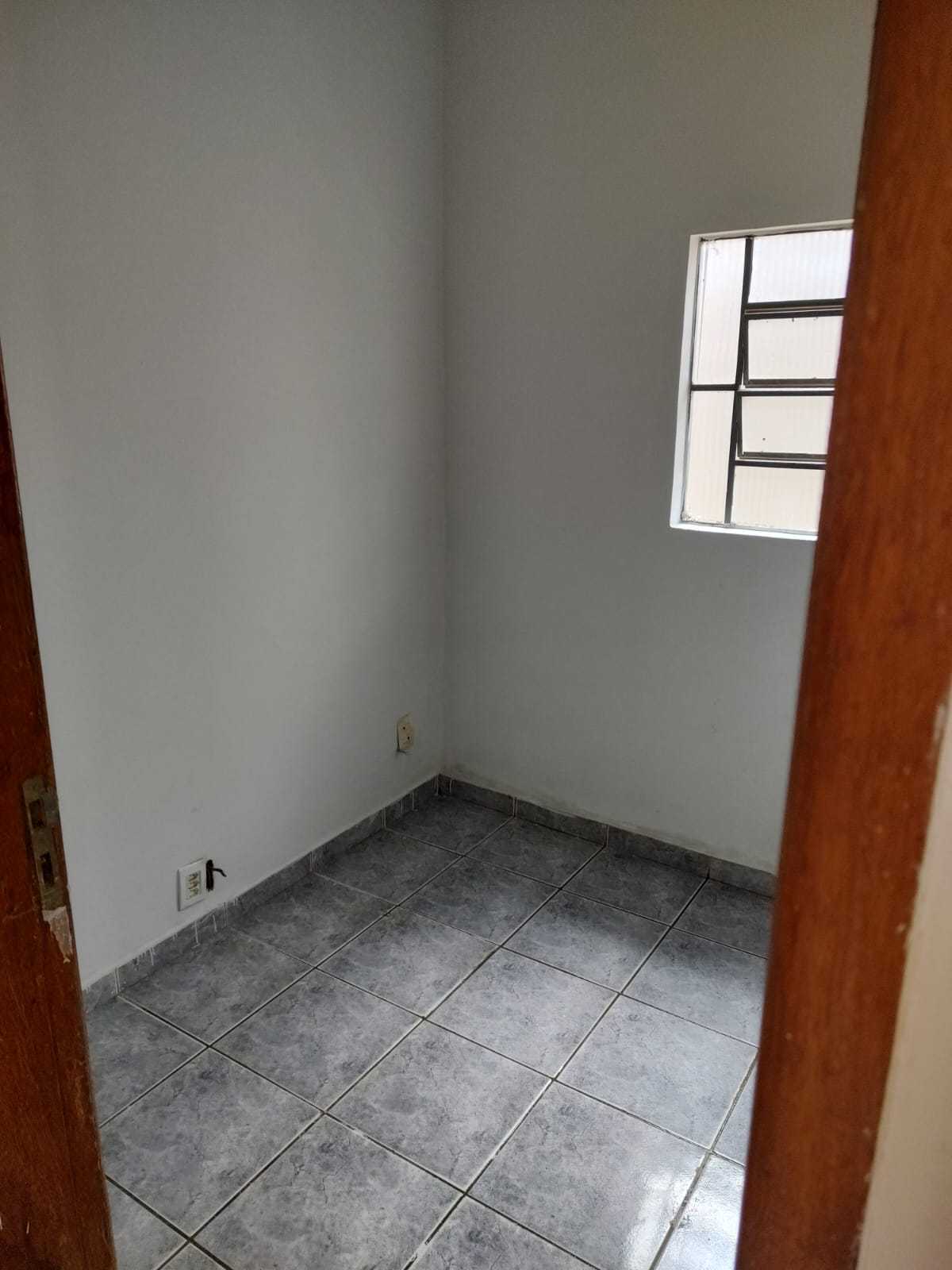 Casa à venda com 3 quartos, 360m² - Foto 2