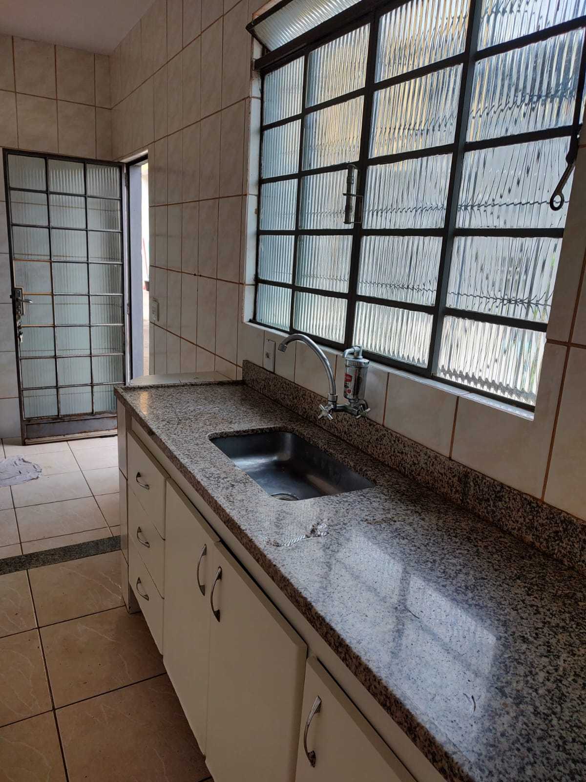 Casa à venda com 3 quartos, 360m² - Foto 8