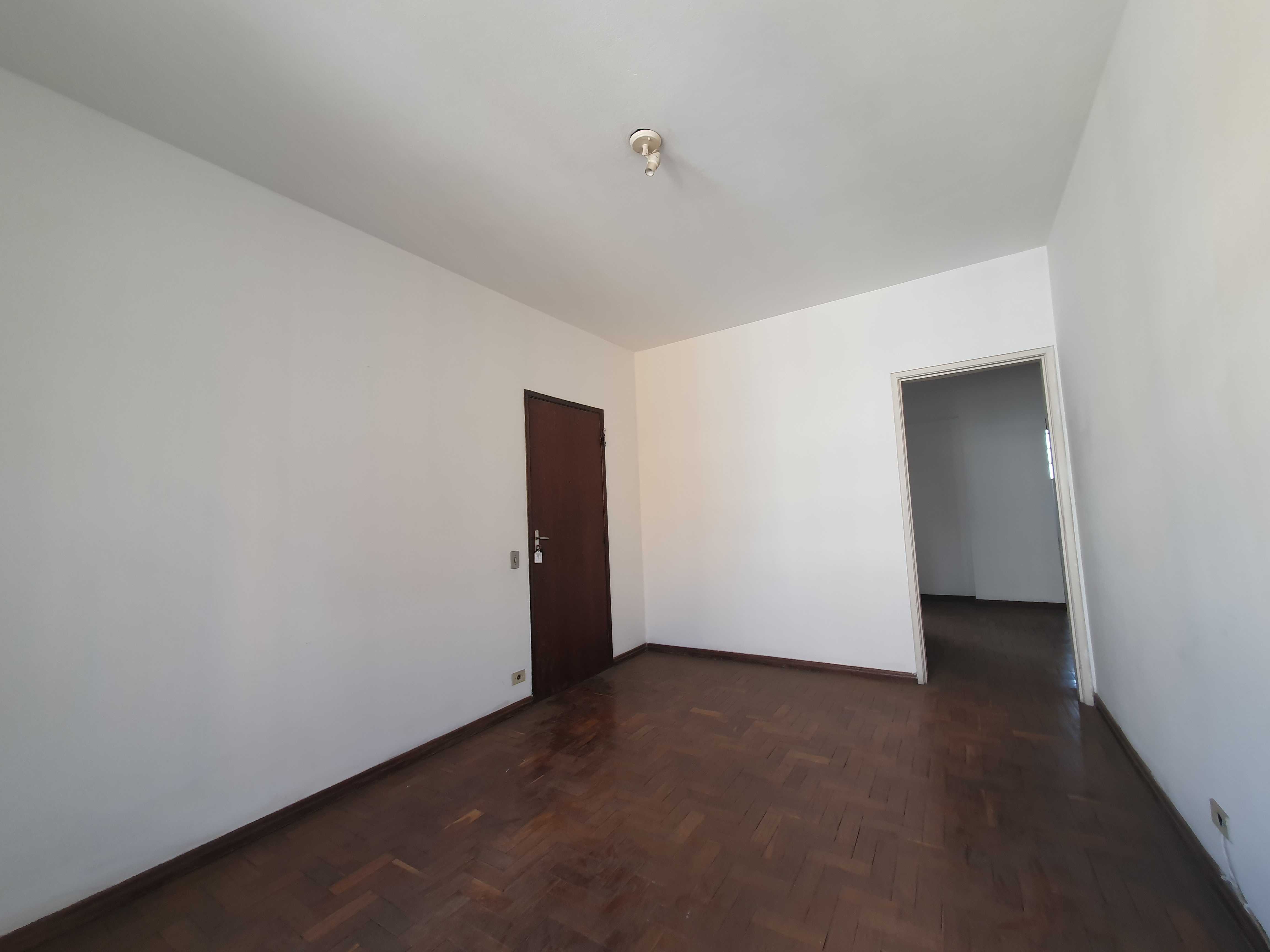 Apartamento à venda com 3 quartos, 110m² - Foto 2