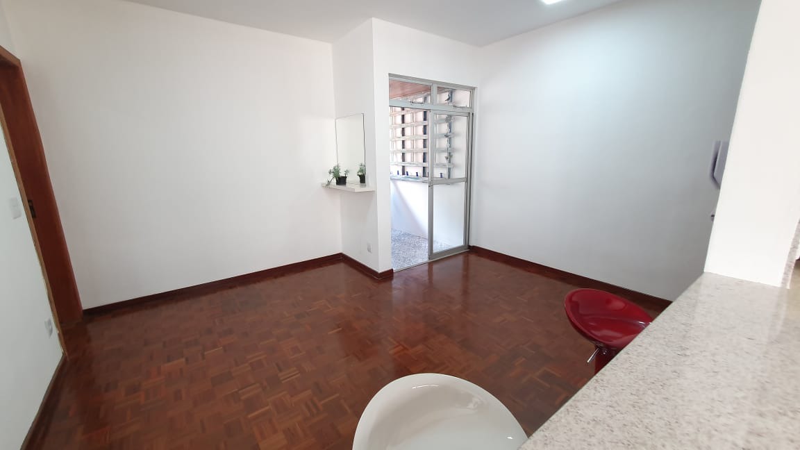 Apartamento para alugar com 3 quartos, 95m² - Foto 2