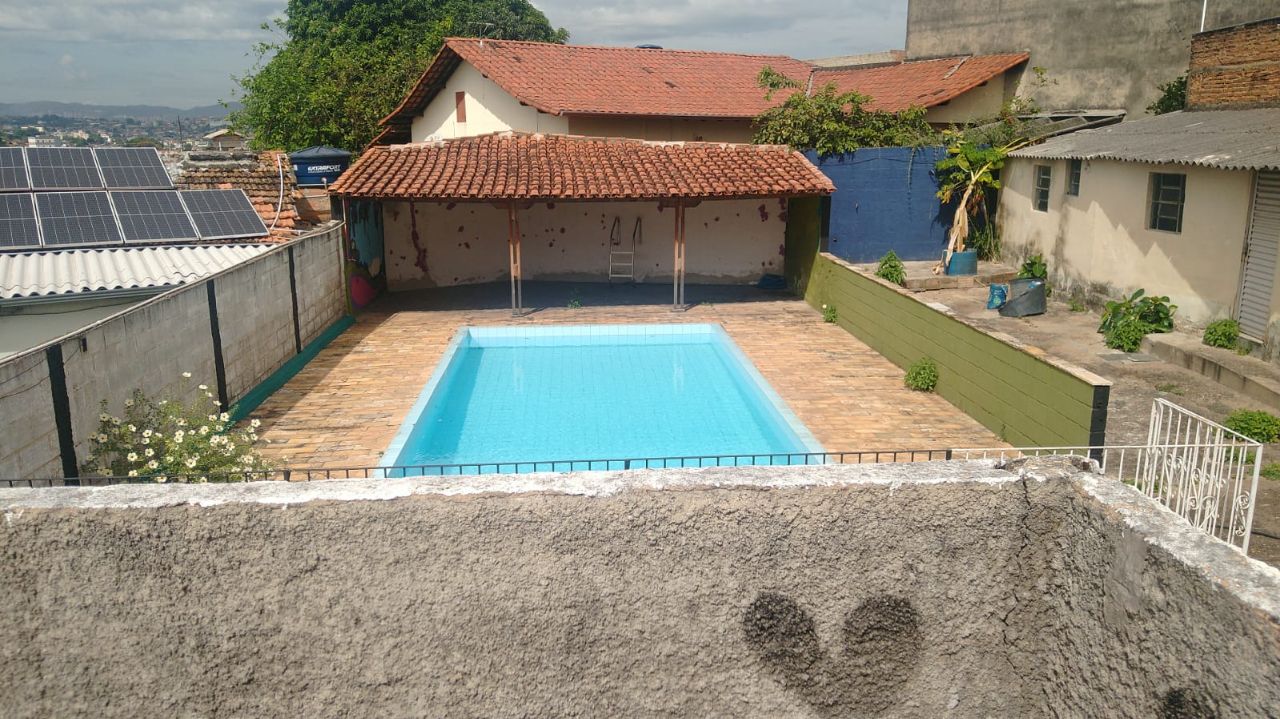 Casa à venda com 3 quartos, 150m² - Foto 1