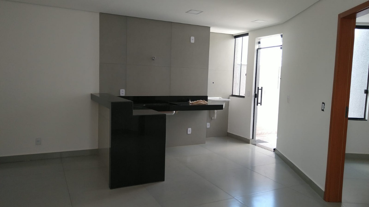 Casa à venda com 3 quartos, 90m² - Foto 5