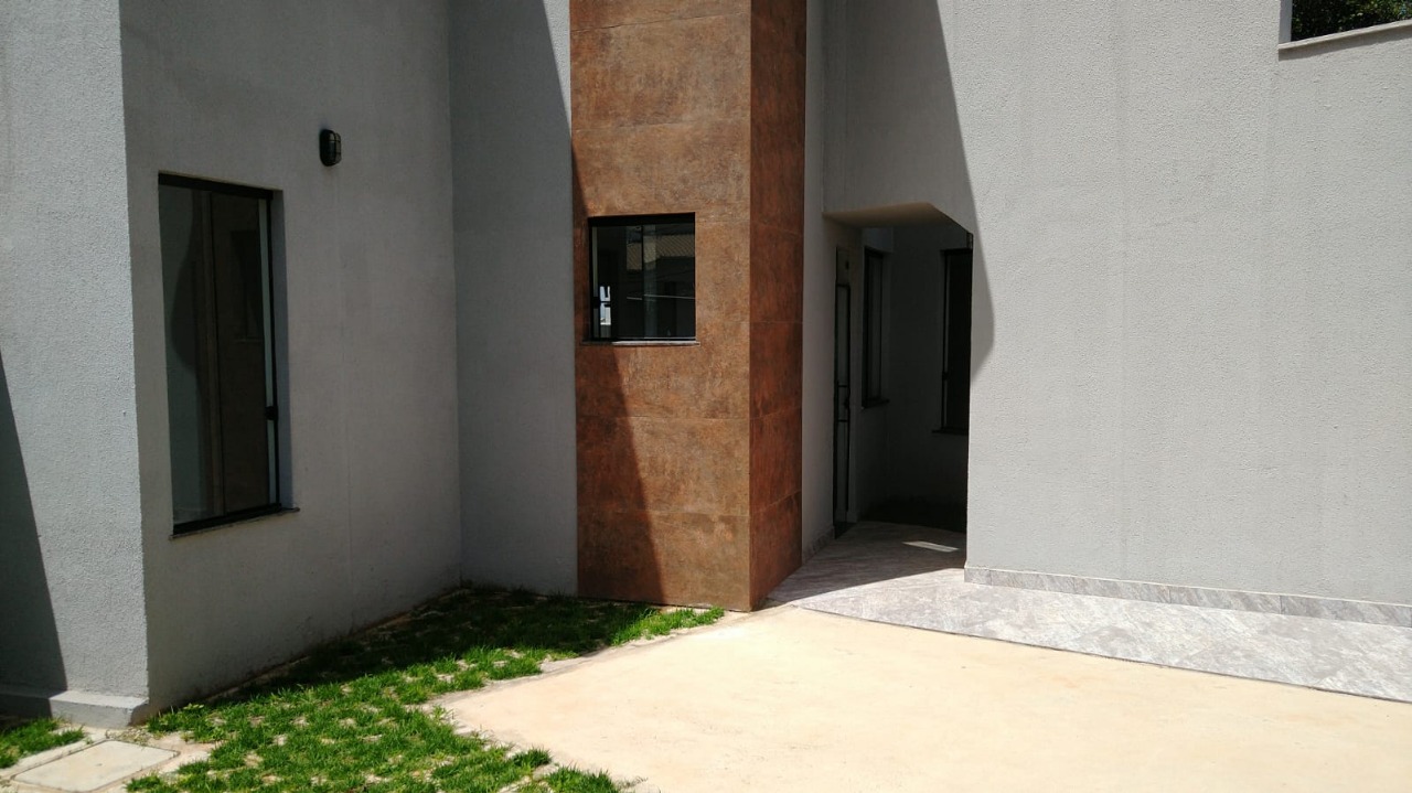 Casa à venda com 3 quartos, 90m² - Foto 1