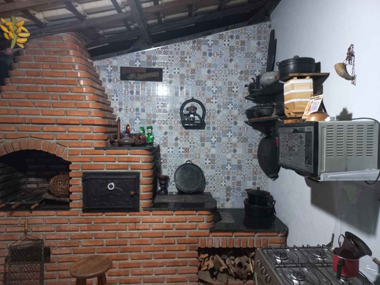 Casa à venda com 4 quartos, 200m² - Foto 2