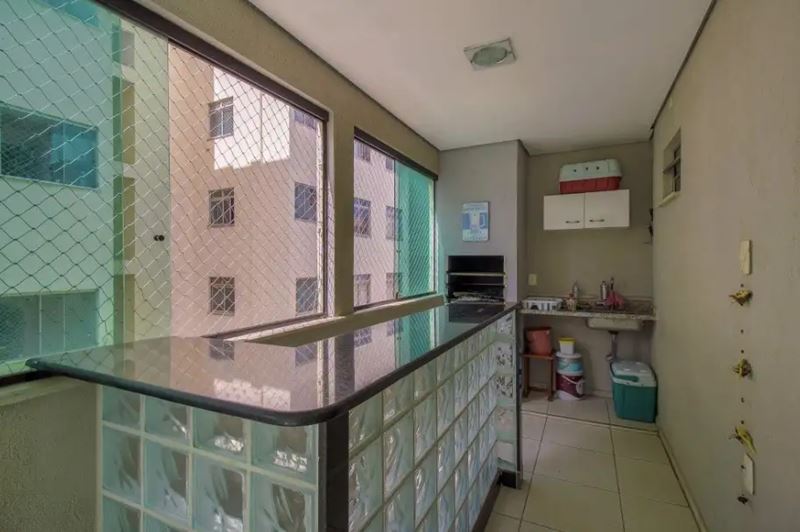 Apartamento à venda com 3 quartos, 160m² - Foto 2