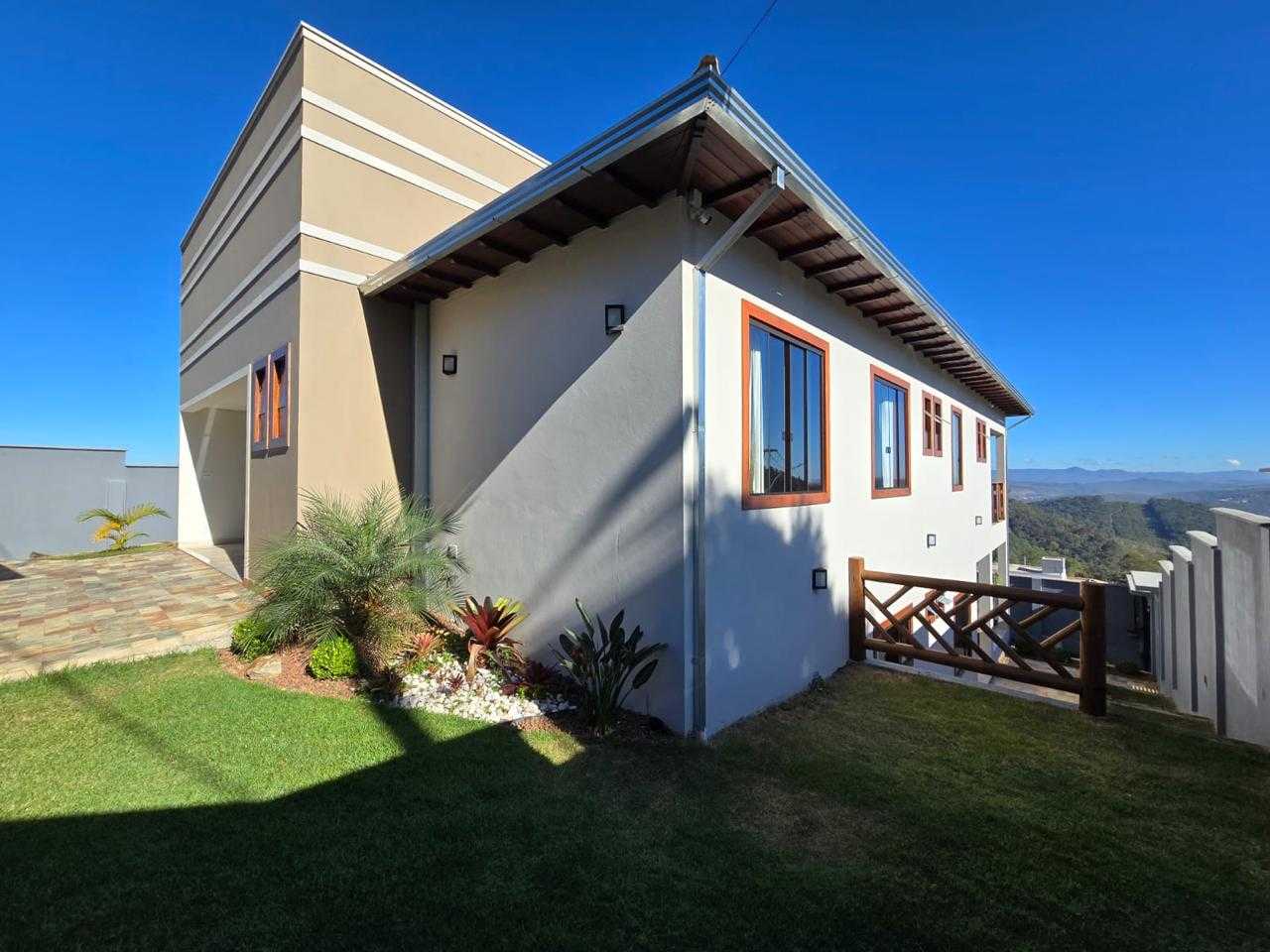 Casa à venda com 4 quartos, 300m² - Foto 3