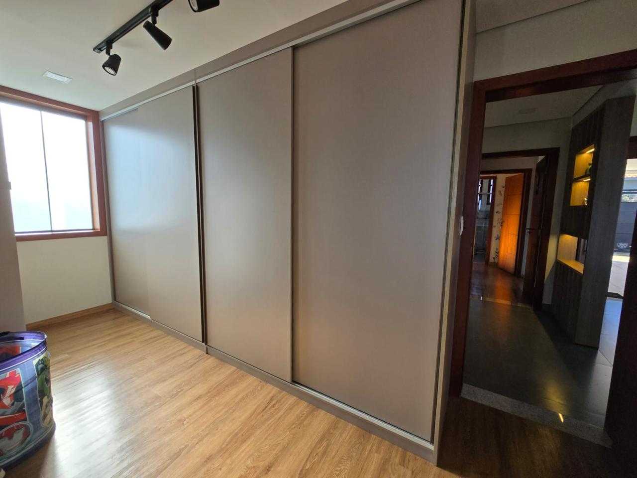 Casa à venda com 4 quartos, 300m² - Foto 17