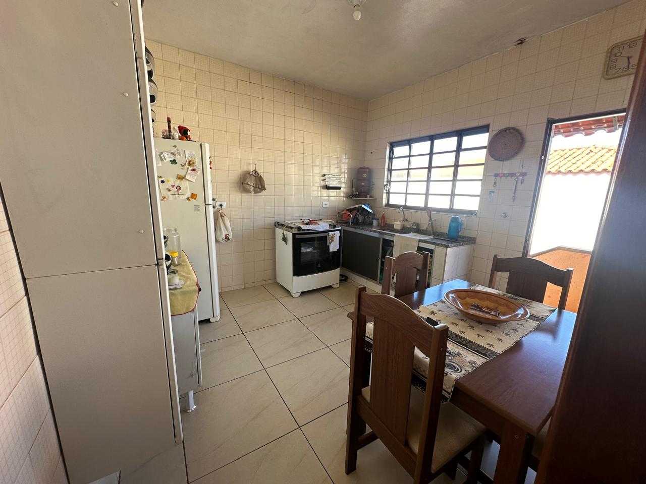 Casa à venda com 2 quartos, 182m² - Foto 9