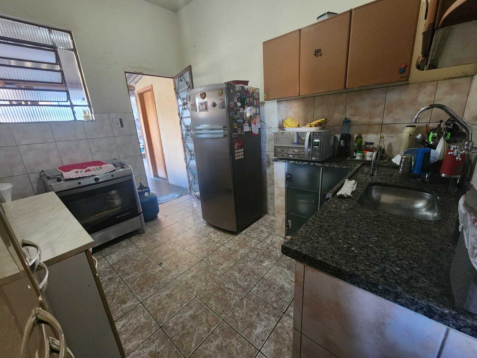 Casa à venda com 4 quartos, 440m² - Foto 2