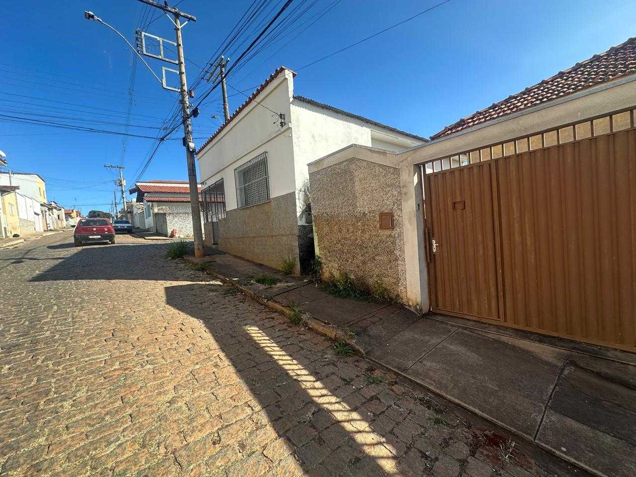 Casa à venda com 3 quartos, 310m² - Foto 4