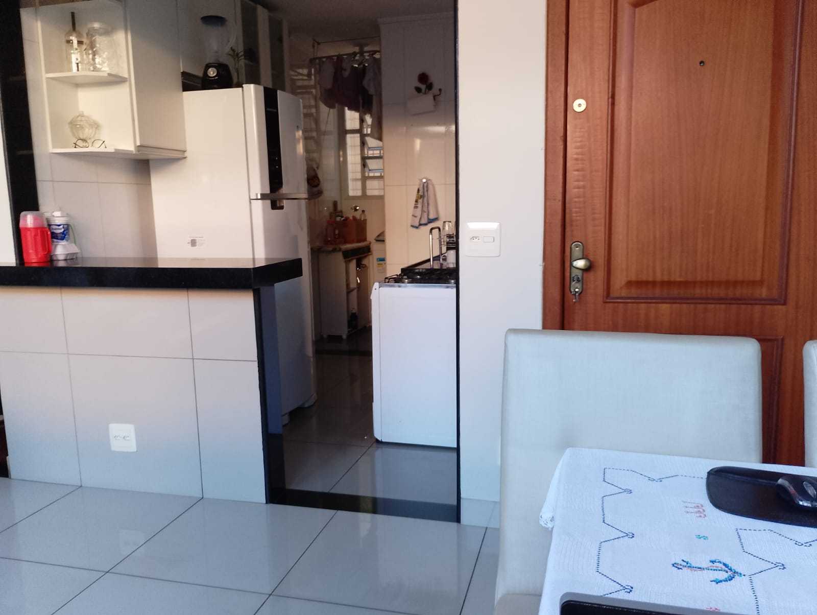 Apartamento à venda com 3 quartos, 70m² - Foto 2