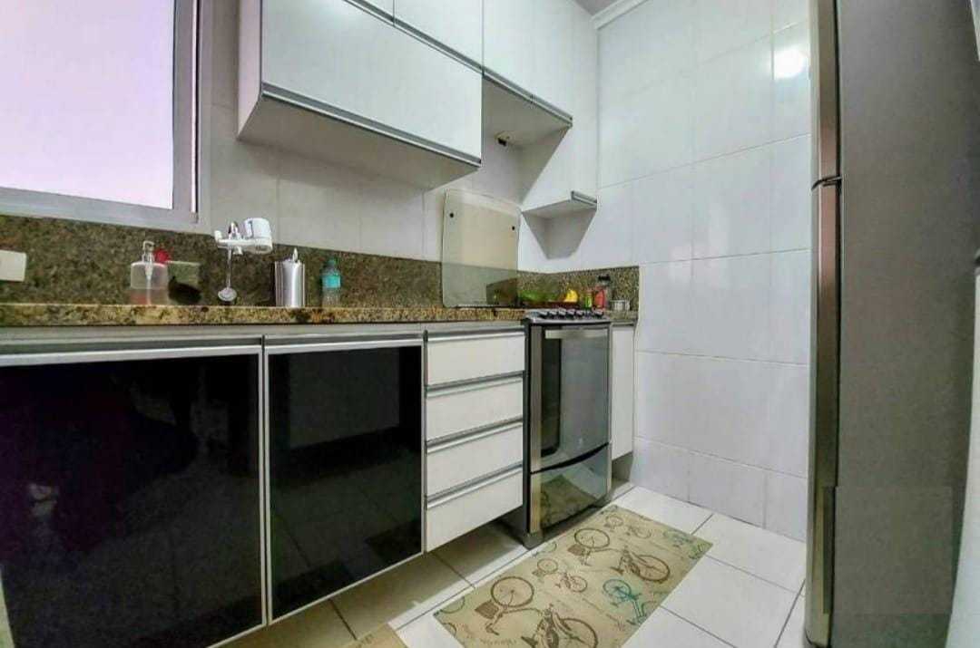 Apartamento para alugar com 3 quartos, 85m² - Foto 12