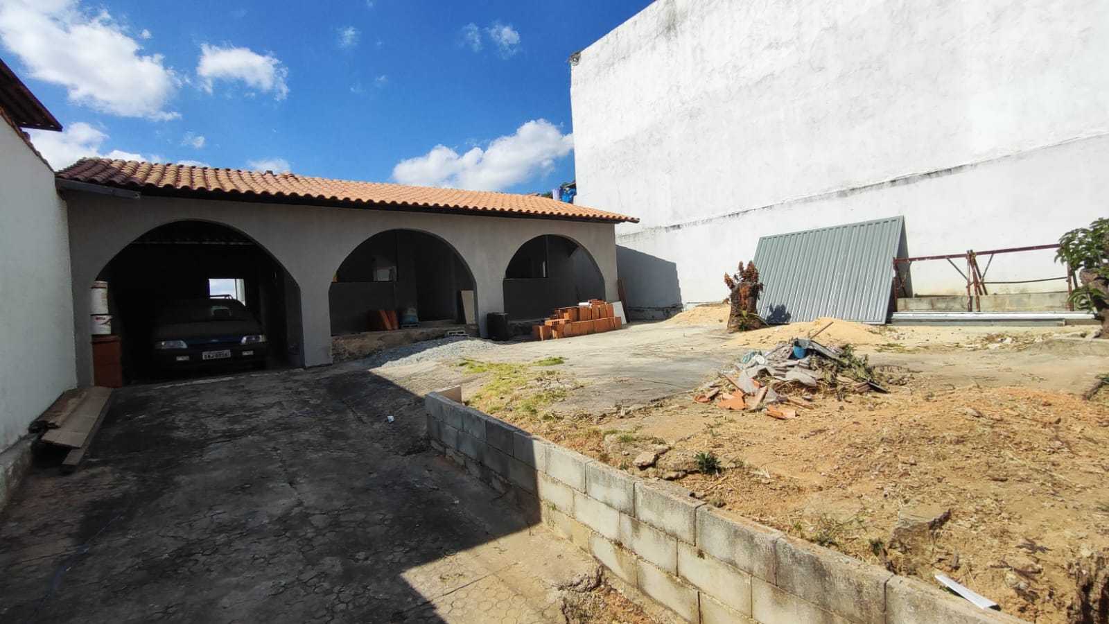 Casa à venda com 3 quartos, 360m² - Foto 1