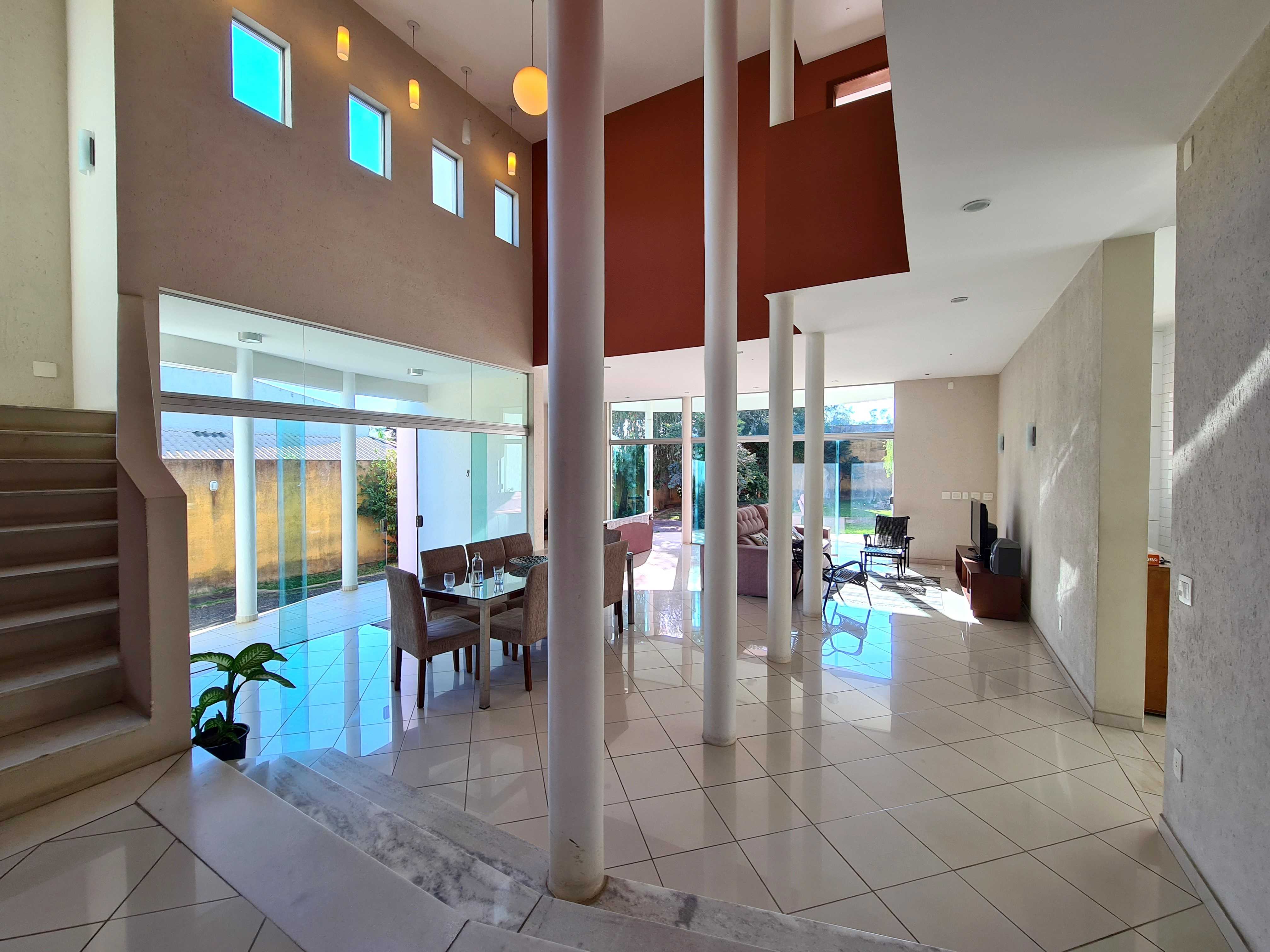 Casa à venda com 4 quartos, 1050m² - Foto 2