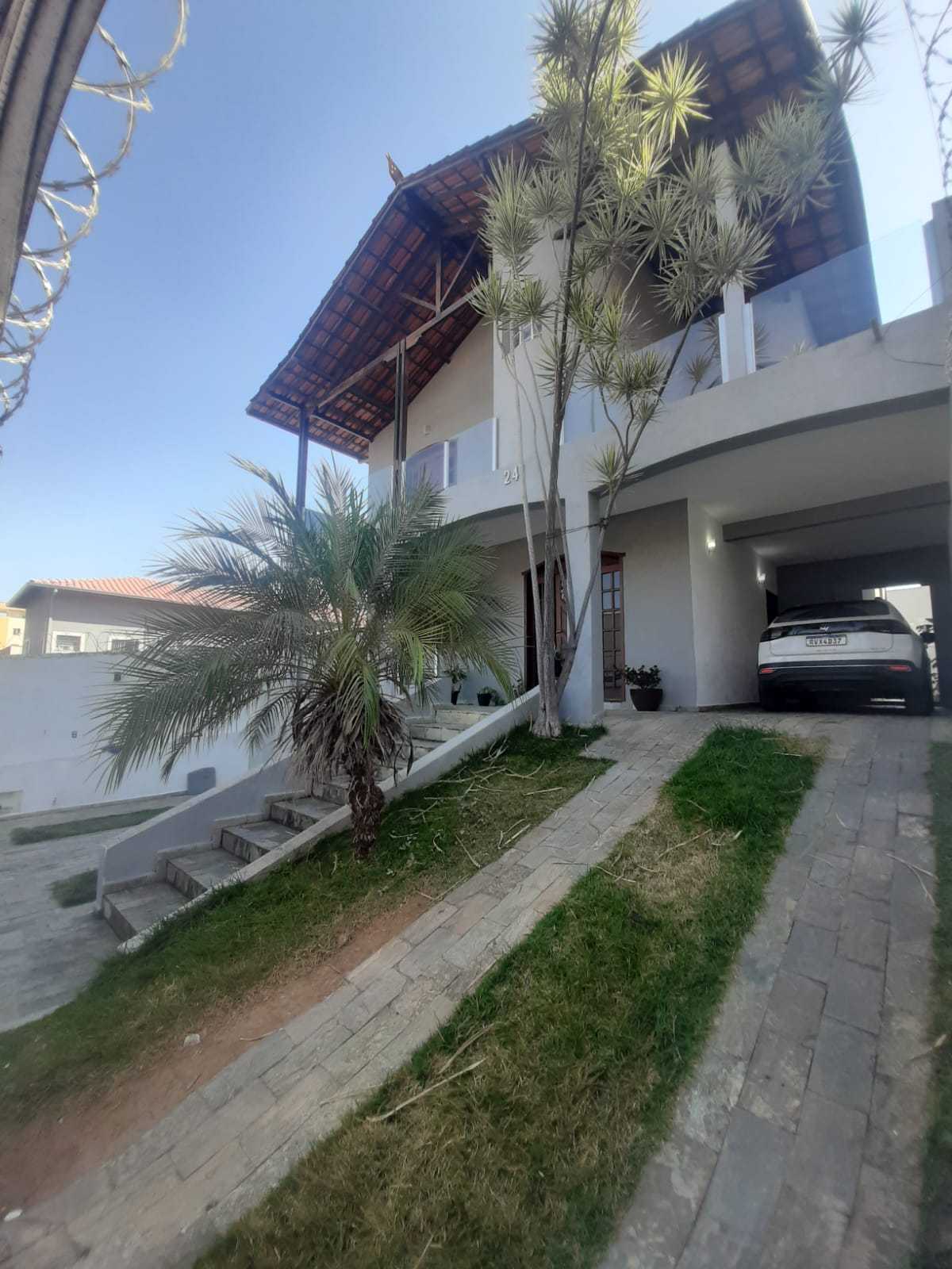 Casa à venda com 4 quartos, 180m² - Foto 2