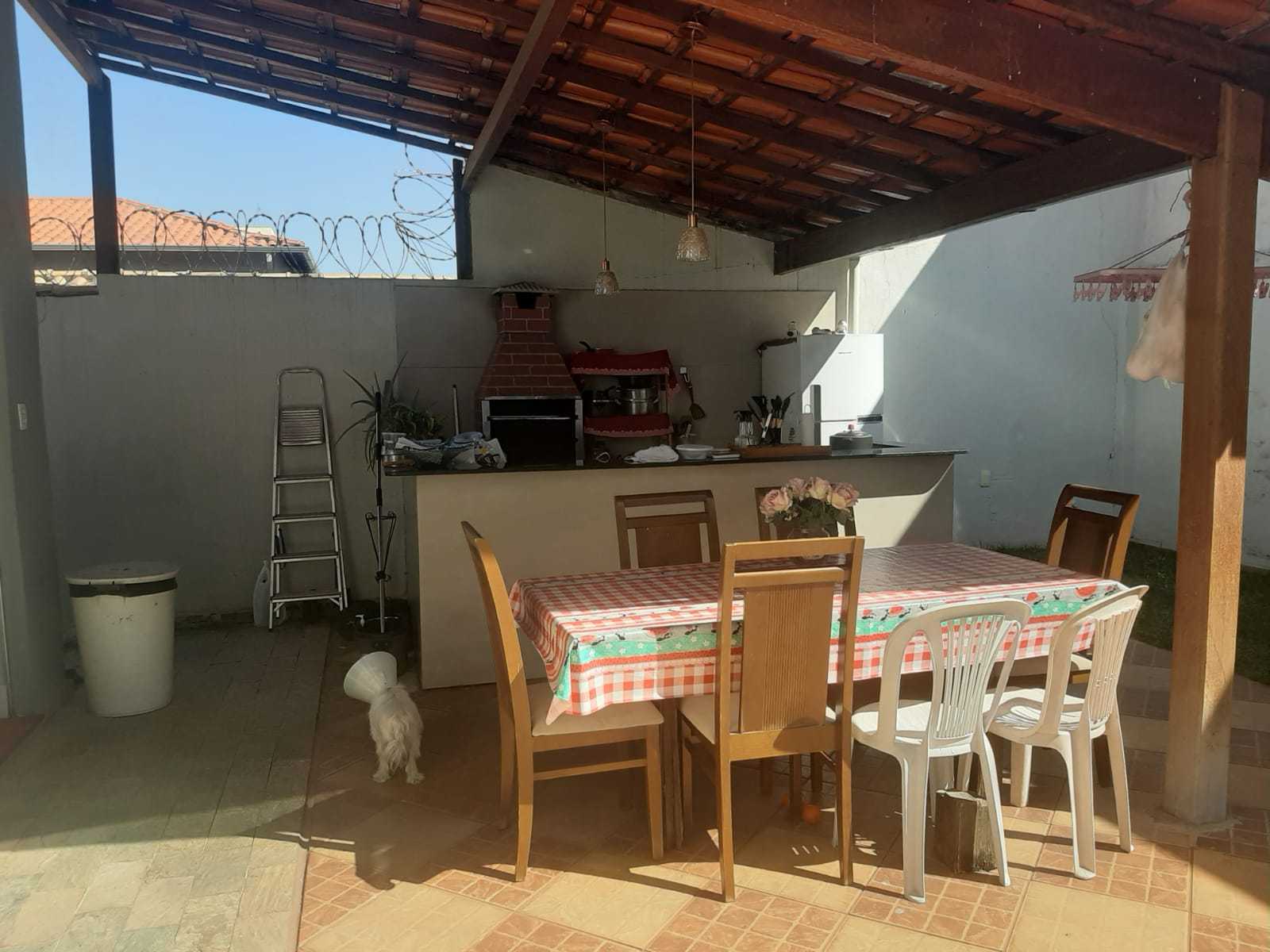 Casa à venda com 4 quartos, 180m² - Foto 14