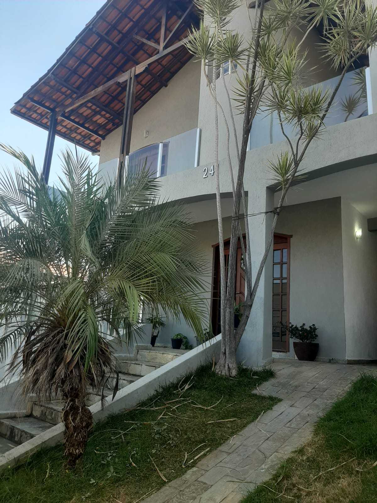 Casa à venda com 4 quartos, 180m² - Foto 1