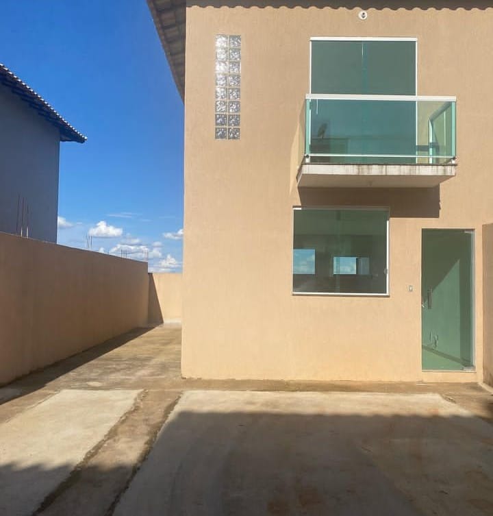 Casa à venda com 2 quartos, 69m² - Foto 1