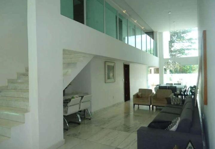 Casa à venda com 4 quartos, 299m² - Foto 1