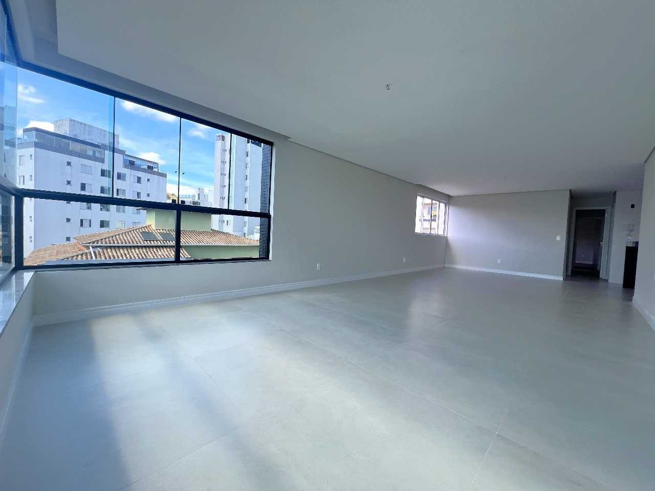 Apartamento à venda com 4 quartos, 260m² - Foto 2