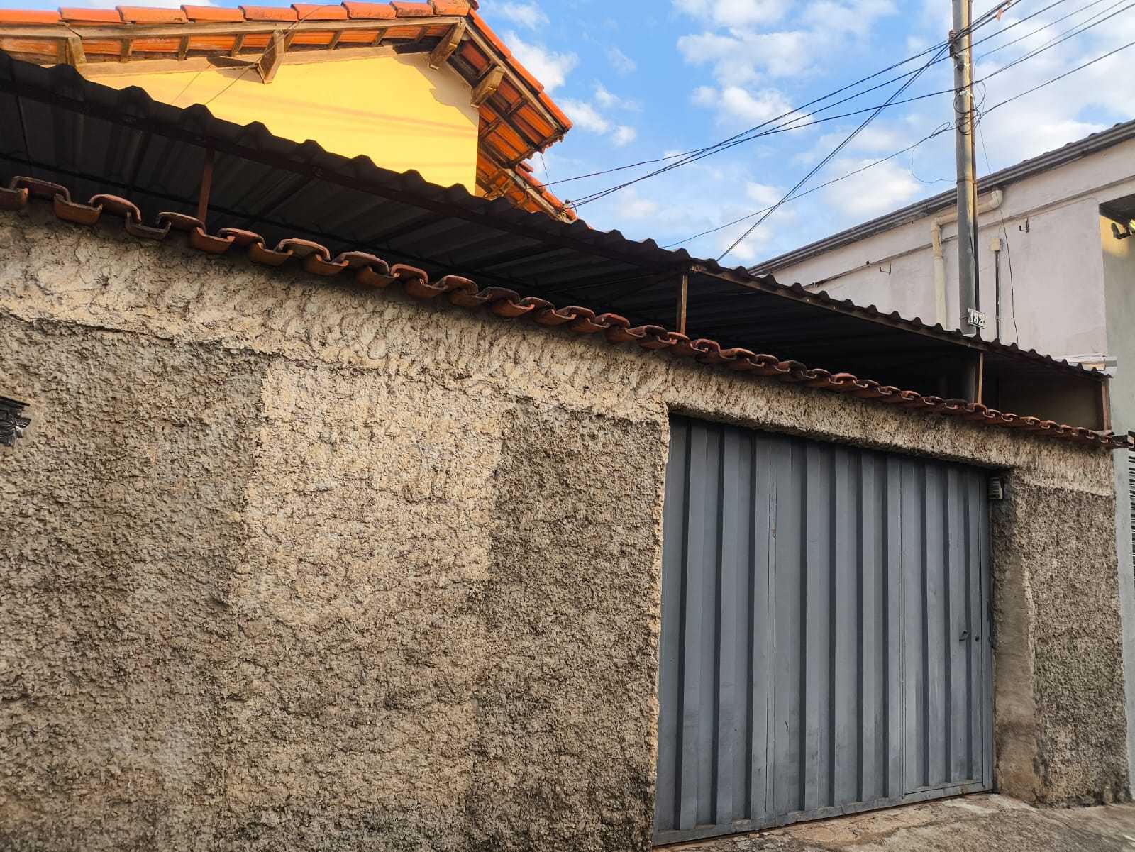 Casa à venda com 4 quartos, 360m² - Foto 1