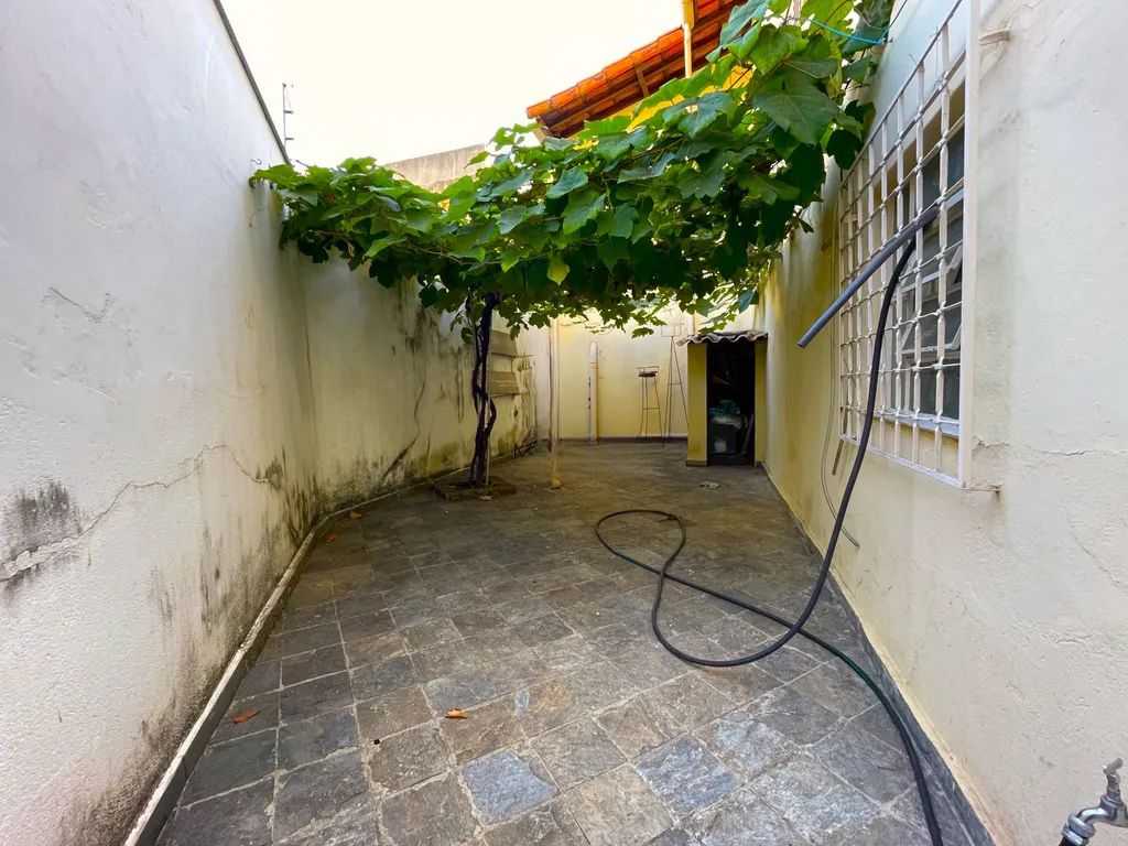 Casa à venda com 4 quartos, 240m² - Foto 13