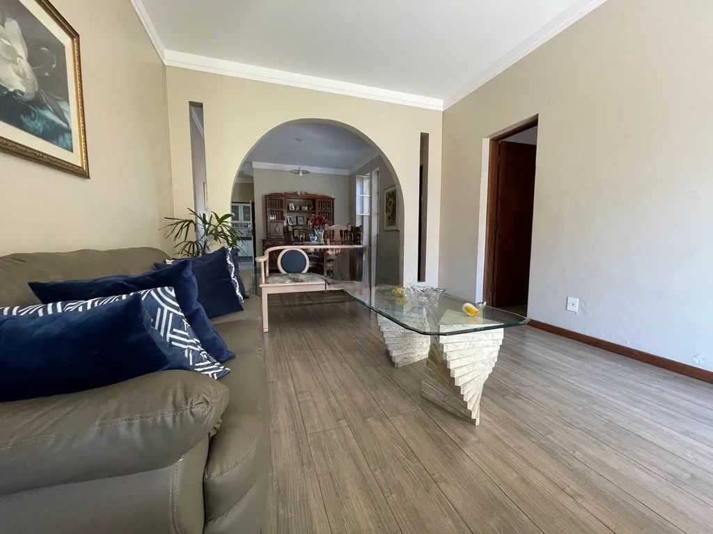 Casa à venda com 4 quartos, 240m² - Foto 14