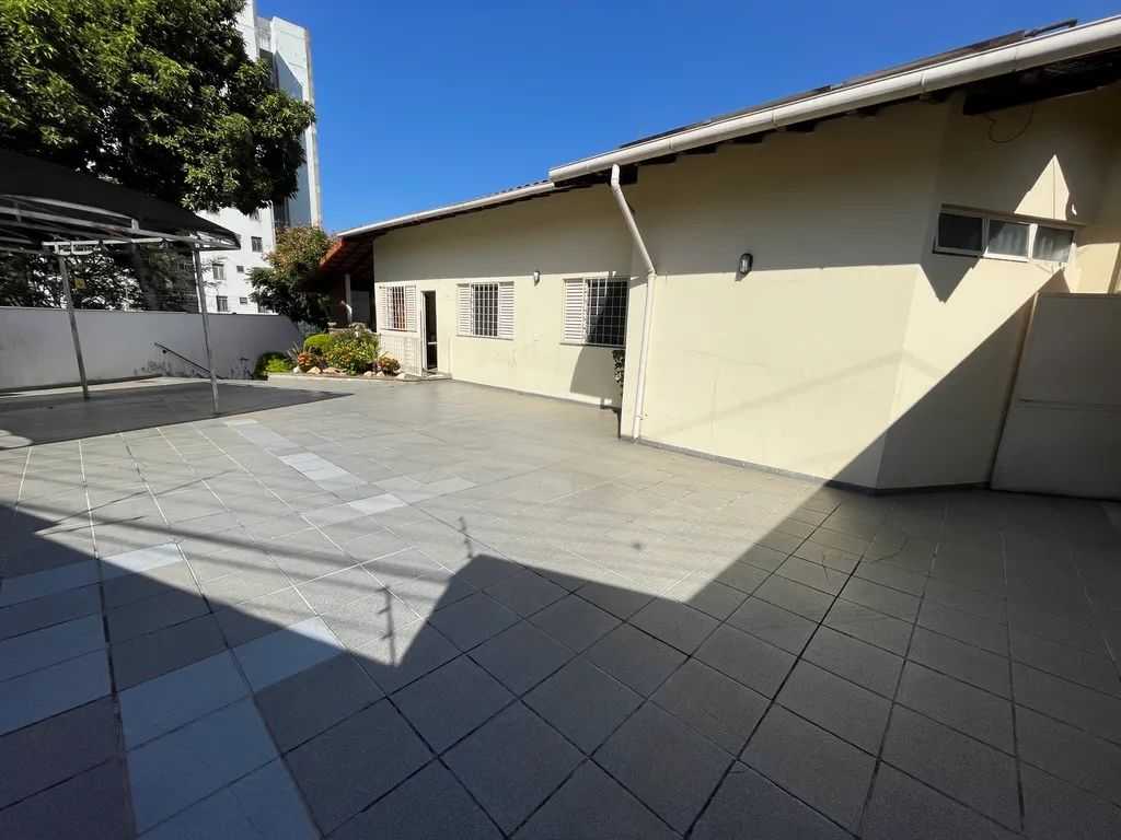 Casa à venda com 4 quartos, 240m² - Foto 9