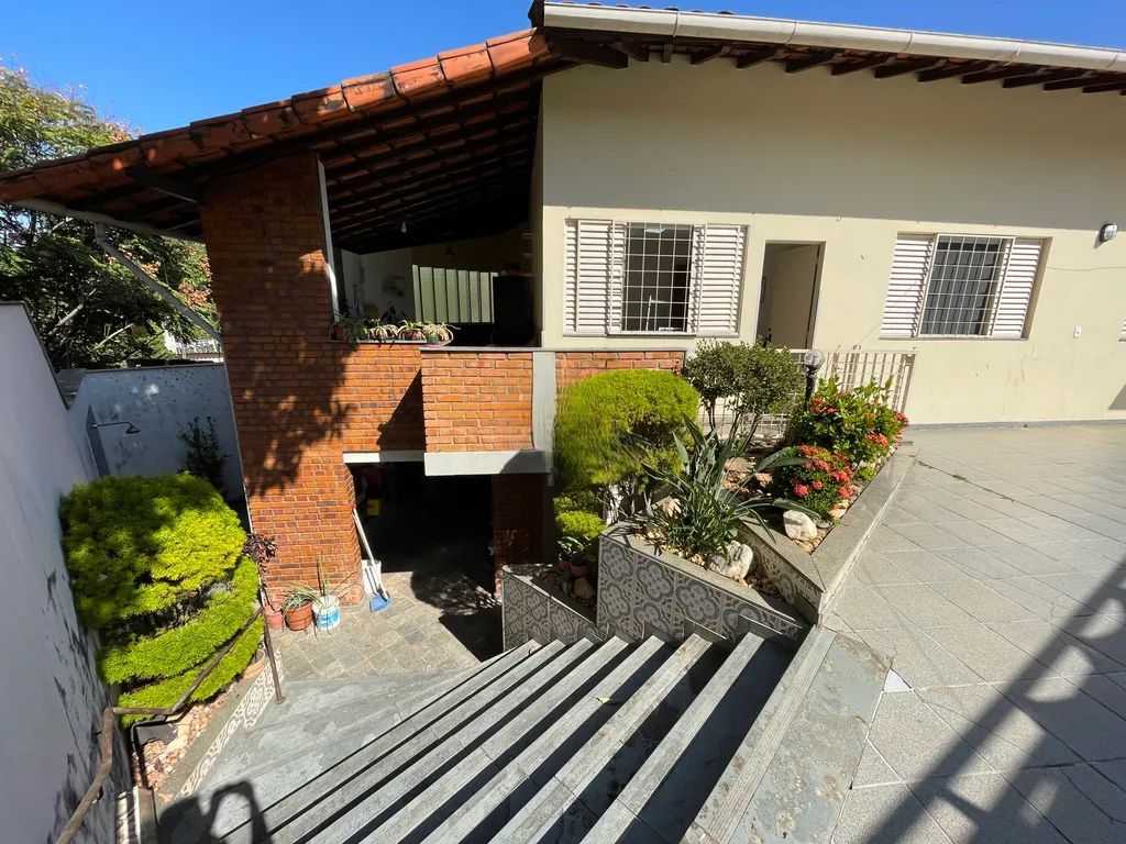 Casa à venda com 4 quartos, 240m² - Foto 6