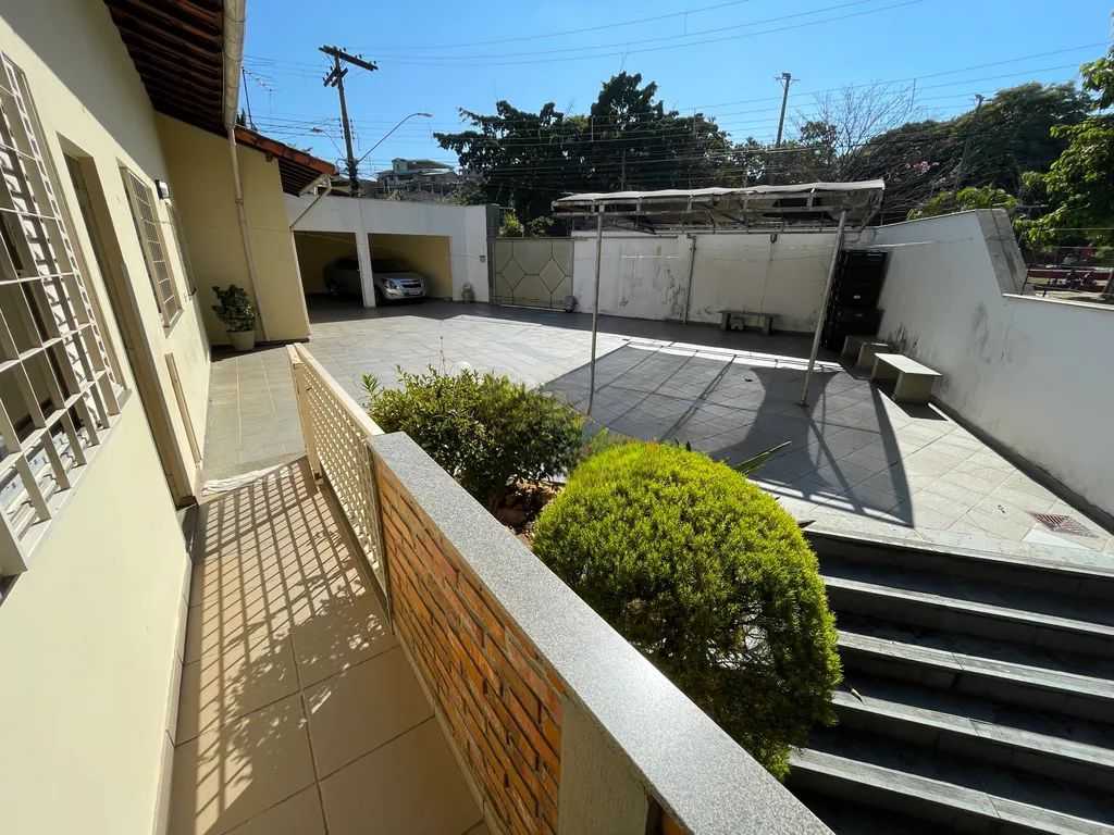 Casa à venda com 4 quartos, 240m² - Foto 7