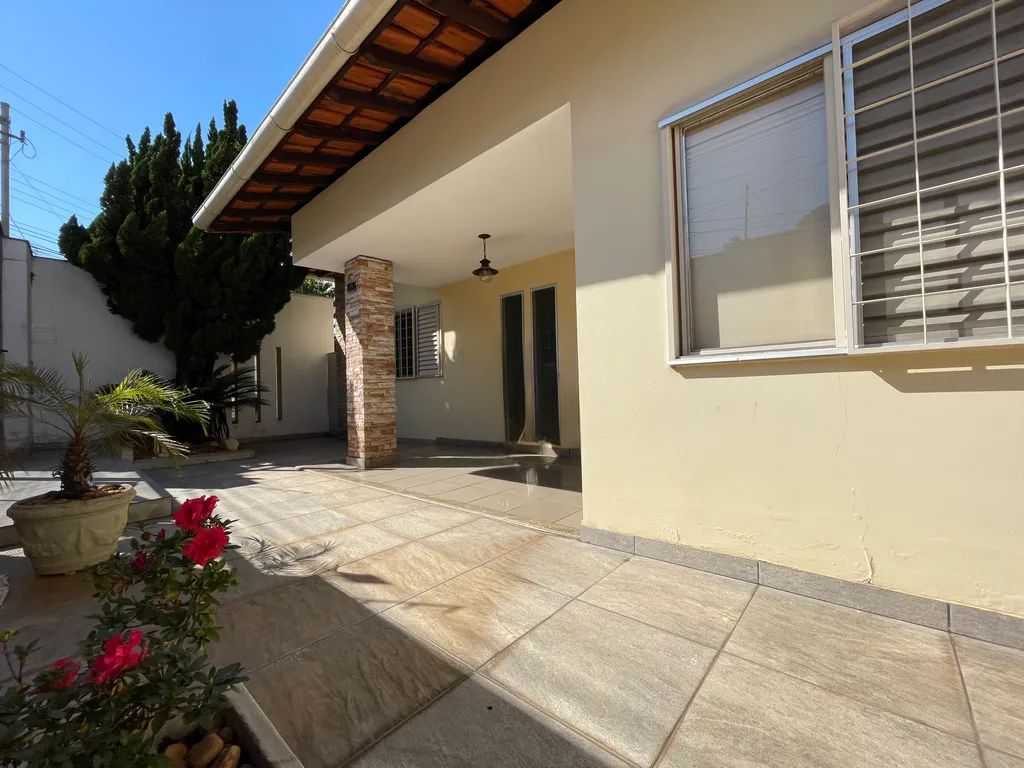 Casa à venda com 4 quartos, 240m² - Foto 3